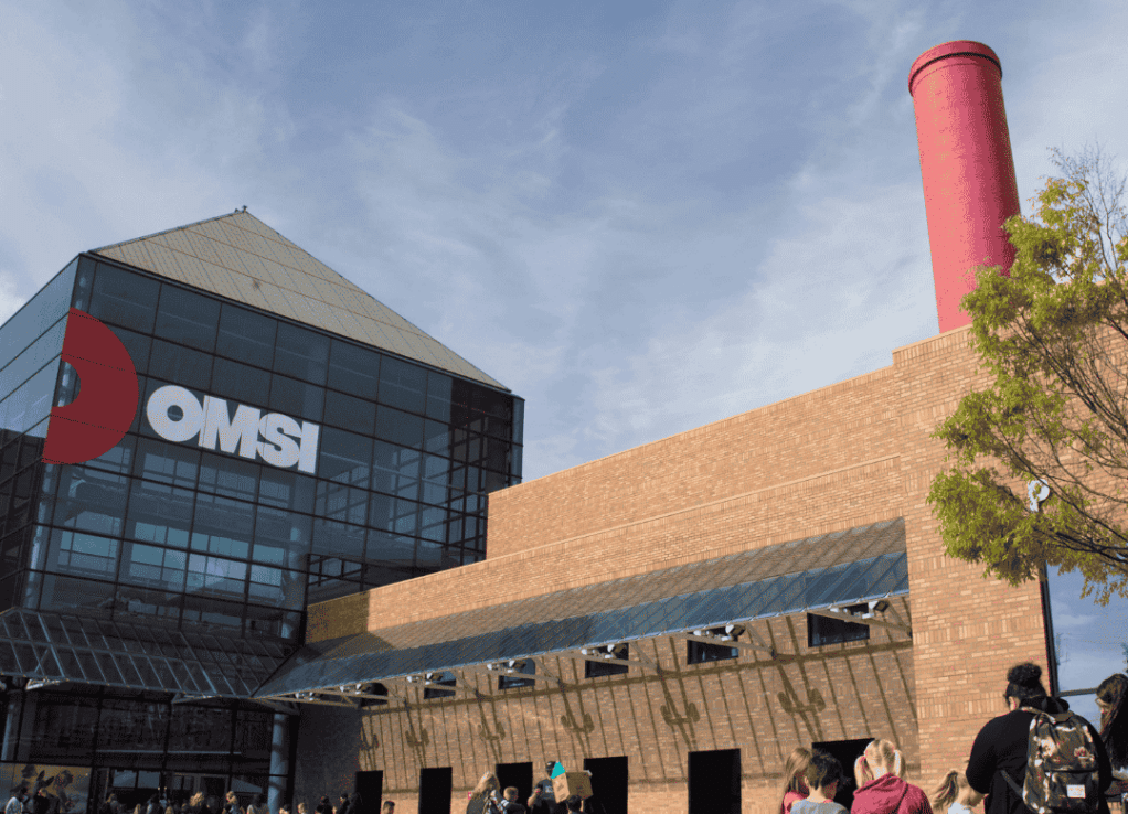 OMSI plaza with families standing outside