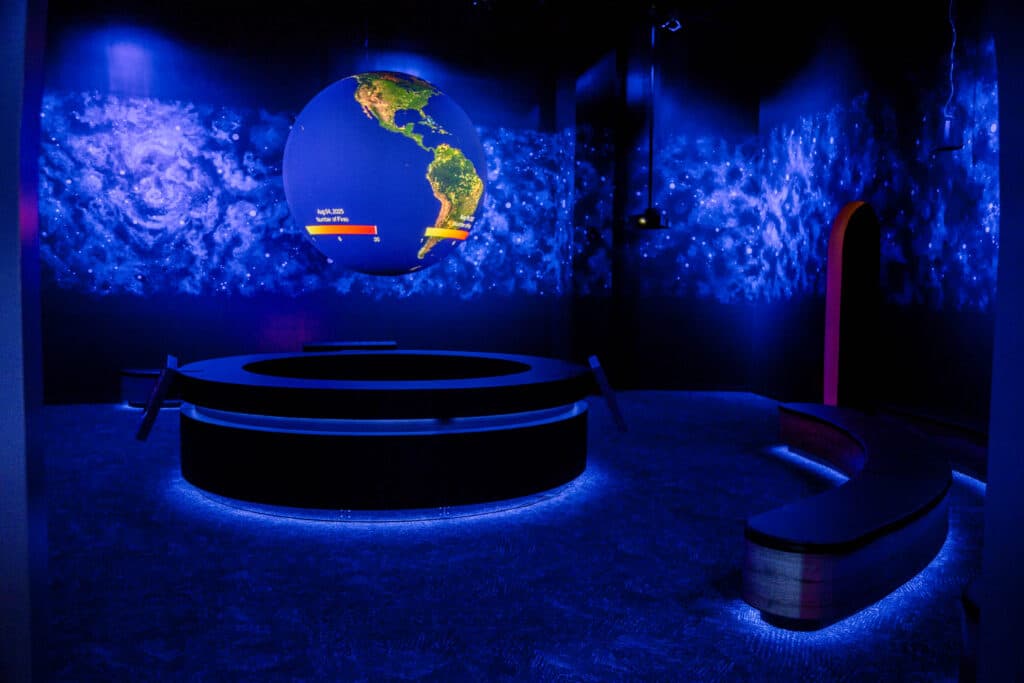 The Nancy Stueber Natural Sciences Hall: Climate of Change / Clima de Cambio exhibit features the Science on a Sphere® installation. Experience Earth and other planets on a six-foot globe. From current weather patterns to earthquakes, air traffic to ocean temperatures, this unique and immersive experience shows stories of how we’re all connected across the Earth. Additionally, films produced specifically for this medium are projected onto the sphere to relate storytelling to everyone across the globe